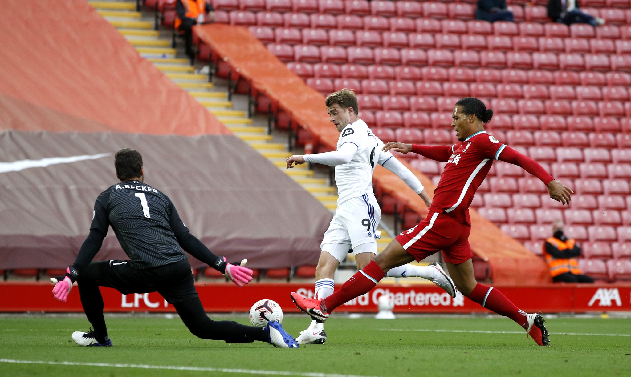 巴黎卫冕不 巴黎卫冕不